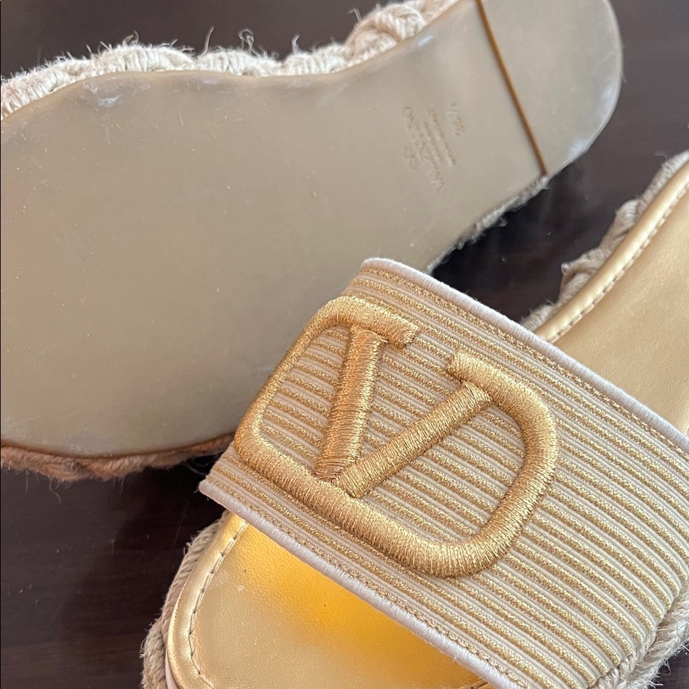 Valentino Garavani VLogo Gold Espadrille Sandals Raffia - Picture 9 of 9